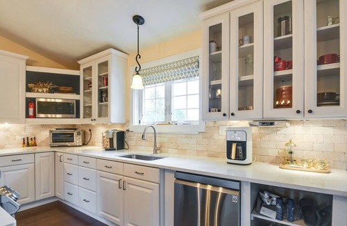 Center Conway House | Conway Retreat: Private Hot Tub, Deck & Game Room!