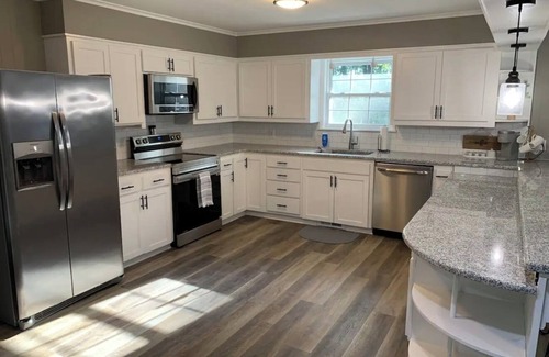 Conway House | Conway White House: Sleeps 18, Game Room, Pool