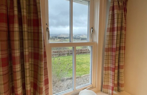 Blairgowrie Cottage | Coo Shed - a cottage that sleeps 4 guests in 2 bedrooms
