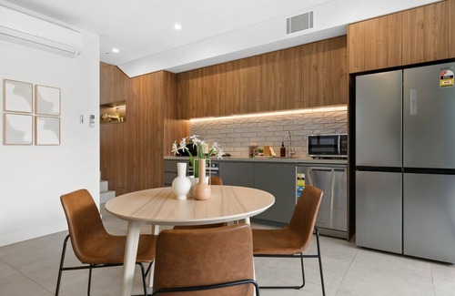 Coogee Apartment | Coogee Beachside Hideaway #3 – Cozy 1BR, Pet Friendly Retreat