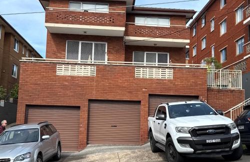 Coogee House | Coogee Sunrise shared Apt with Parking & Work Desk