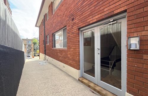 Coogee House | Coogee Sunrise shared Apt with Parking & Work Desk
