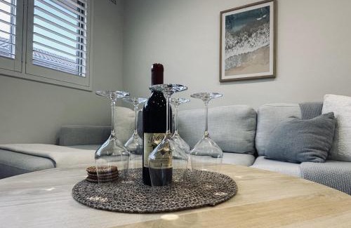 Coogee House | Coogee Sunrise shared Apt with Parking, Balcony & Work Desk