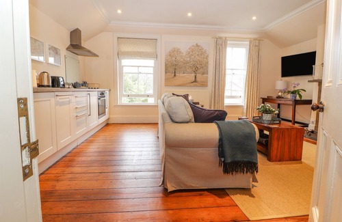 Wrexham Apartment | COOK'S FLAT, character holiday cottage in Cefn Park Estate