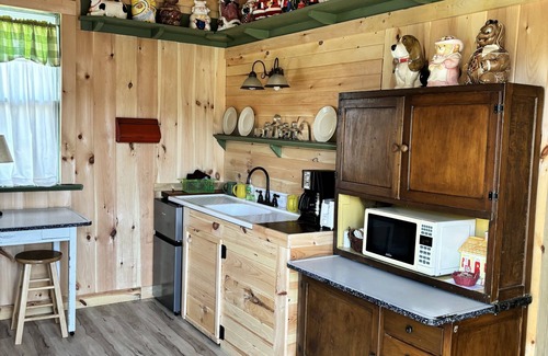 New Plymouth Cottage | Cookie Cottage Centrally Located Within The Hocking Hills