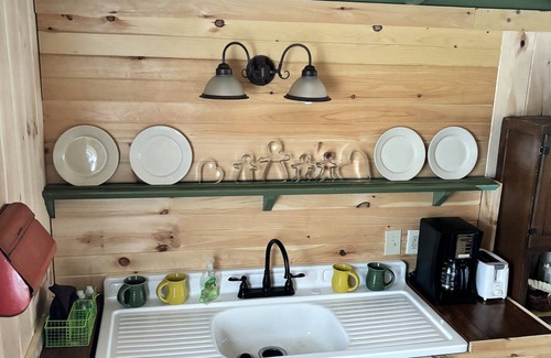 New Plymouth Cottage | Cookie Cottage Centrally Located Within The Hocking Hills