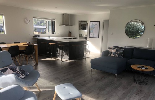 Cooks Beach House | Cooks Beach Voyager Holiday Home