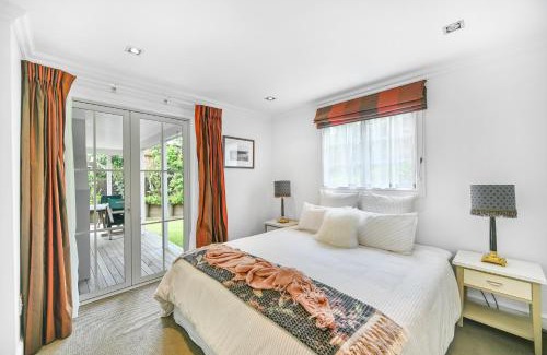 Russell House | Cooks Cottage 2-4 Bedroom- Russell Cottages Collection