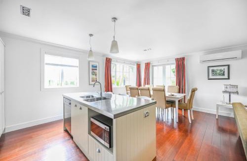 Russell House | Cooks Cottage 2-4 Bedroom- Russell Cottages Collection