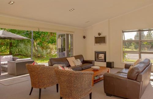 Cooks Beach House | Cooks Getaway - Cooks Beach Holiday Home