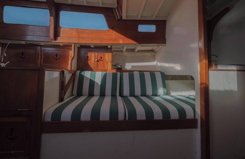 Marina del Rey Boat Rental | Cool 1-bedroom boat in Marina del Rey