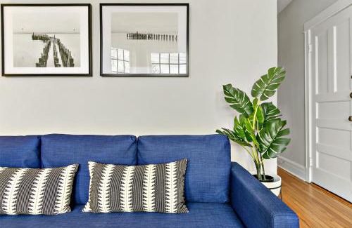 Wrigleyville Apartment | Cool 2BR Apartment close to Fun City - Grace 2