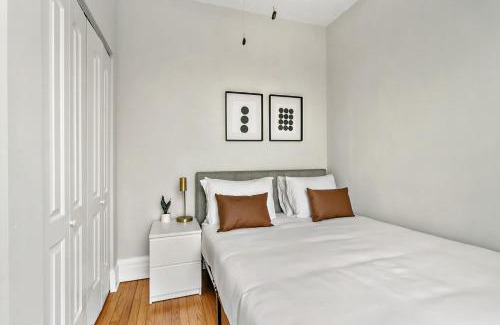 Wrigleyville Apartment | Cool 2BR Apartment close to Fun City - Grace 2