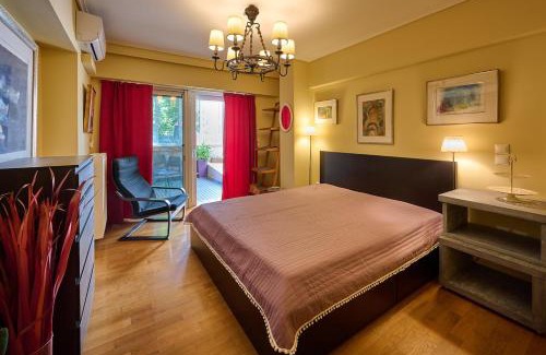 Voula Apartment | Cool ambiance, 2Brs , Private Garden & Parking