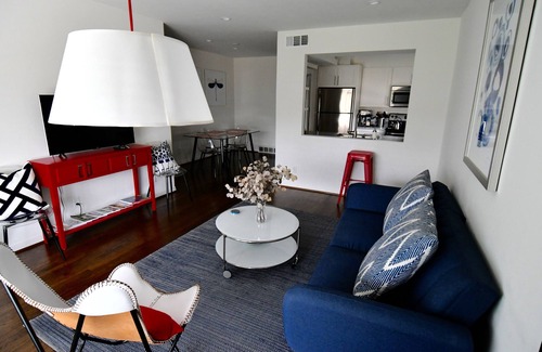 Oak Lawn Apartment | Cool Blue-King Bed- Parking - HP/Design Dist/Katy Trail/Uptown