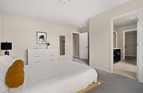 North Creek House | Cool Bothell 4BR w/W/D, nr Green Spaces, Dining & Shops, by Blueground