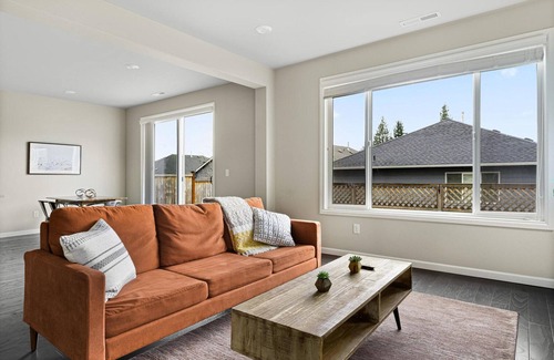 North Creek House | Cool Bothell 4BR w/W/D, nr Green Spaces, Dining & Shops, by Blueground