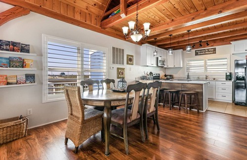 Port Bolivar House | Cool Breeze - 2 Bedroom, 2 Bath, Sleeps 10 - Beach front!