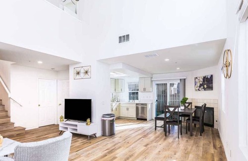 El Monte House | Cool Breeze on Deana