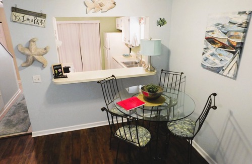 Port Royal House | Cool Coastal Cottage - 2 miles from Parris Island - 1 mile From Sands Beach!