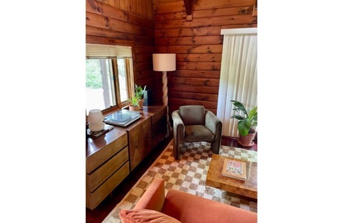 Athens House | Cool & Cozy Cabin by the Lake