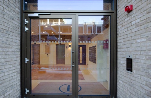 Clerkenwell Apartment | Cool Farringdon Studio w/Indoor Pool & Gym, by Blueground