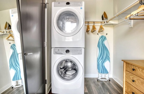 Golden Triangle Apartment | Cool Golden Triangle 1BR w/ Pool, Gym & W/D, next to Park, by Blueground
