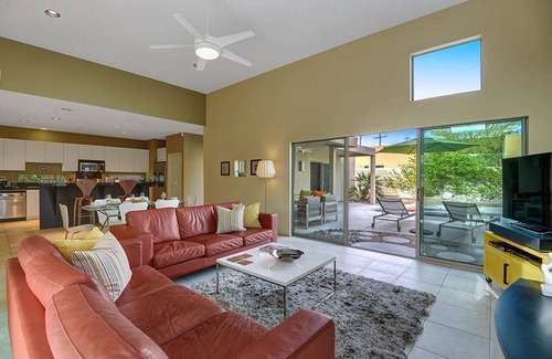 Racquet Club Estates House | Cool Modern Pool & Spa, 2 Bedroom + Private Den House.