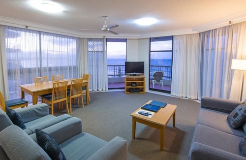 Coolangatta Resort | Coolangatta Beautiful Beach Front Apart. sleep 6 avail. Dec 27th -10th Jan 2026