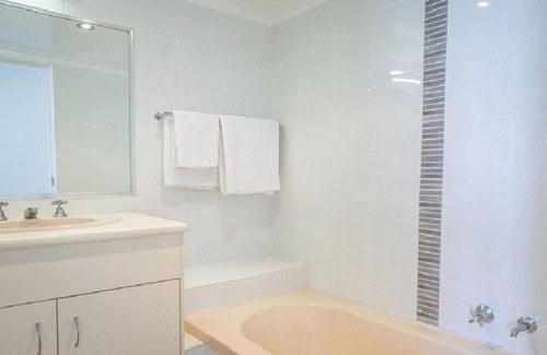 Coolangatta Resort | COOLANGATTA BEAUTIFUL ABSOLUTE BEACH FRONT APART AVAILABLE 5TH - 12TH JAN 2024
