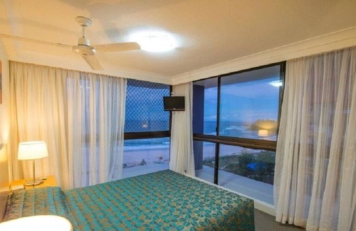 Coolangatta Resort | COOLANGATTA BEAUTIFUL ABSOLUTE BEACH FRONT APART AVAILABLE 5TH - 12TH JAN 2024