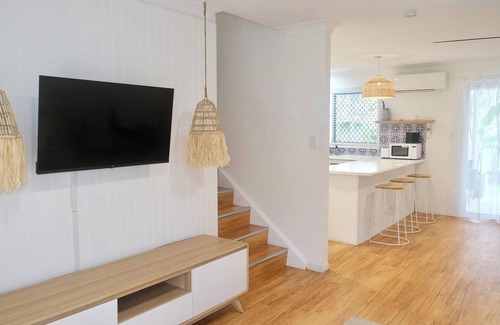 Bilinga House | Coolangatta Surf & Stay – 3BR Townhouse