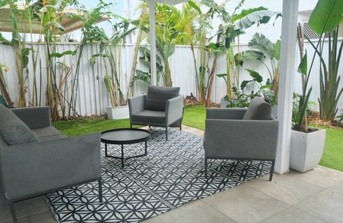 Bilinga House | Coolangatta Surf & Stay – 3BR Townhouse
