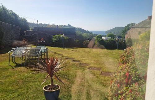 Torpoint Bed & Breakfast | Coombe House B&B