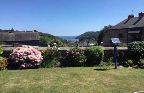 Torpoint Bed & Breakfast | Coombe House B&B