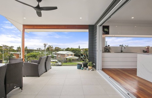 Battery Hill House | Coonowrin Street 42, Battery Hill