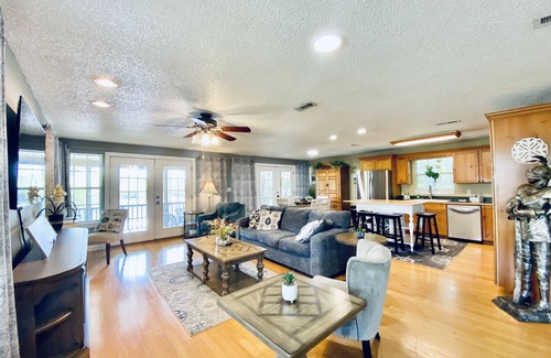 Milton House | Cooper Basin River House - 30 mins to beaches
