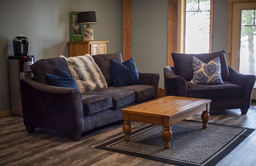Muskoka Lakes Cottage | Cooper Bay Lakeside Escape – 322ft frontage, quiet, stunning west views!
