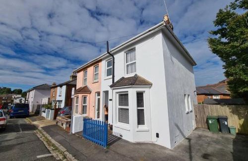 Shanklin House | Cooper Cottage - 3 bedroom seaside house