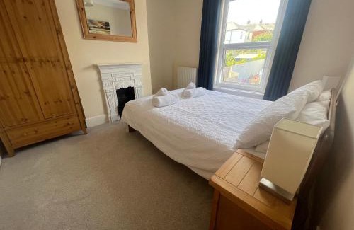 Shanklin House | Cooper Cottage - 3 bedroom seaside house