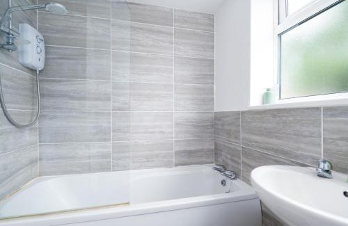 Grimsby Apartment | Cooper stay - perfect for contractors