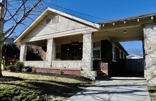 Cooper-Young Historic District House | Cooper Youngalow - a cozy bungalow in the heart of Cooper-Young!