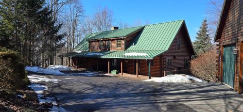 McHenry House | Coopers Run Five Bedroom Log Home with Hot Tub Pool Table and Views