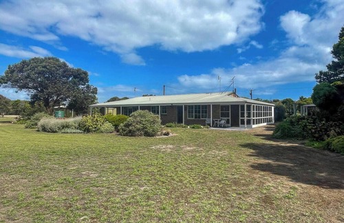Nangkita House | COOROONG | FLEURIEU | HINDMARSH ISLAND - Secluded oasis