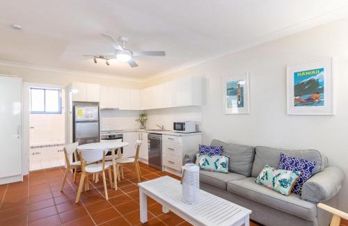 Corlette House | Copacabana 2 cute unit with water views from the balcony