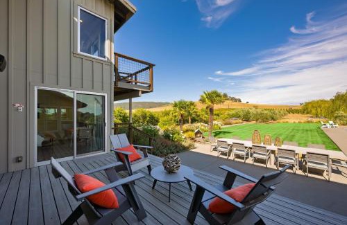 Sonoma House | Coplan Vineyards by AvantStay 10-Acre Estate w Pool Spa Bocce Designer Interiors