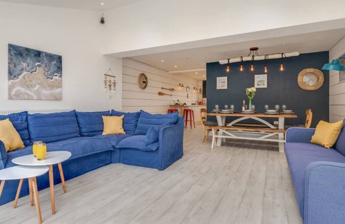 Bishopston House | Copley Lodge in the beautiful Swansea
