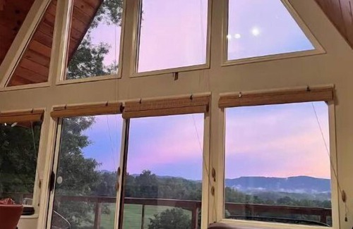 Smith River Cabin | “Copper Buffalo A-Frame” Mtn Views/Hot Tub/Firepit