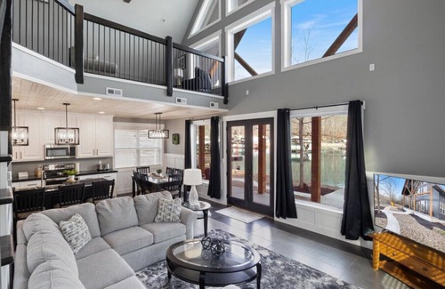 Rocky Mount House | Copper Cabin - No Wake Cove, Kayaks & Fire Pit!
