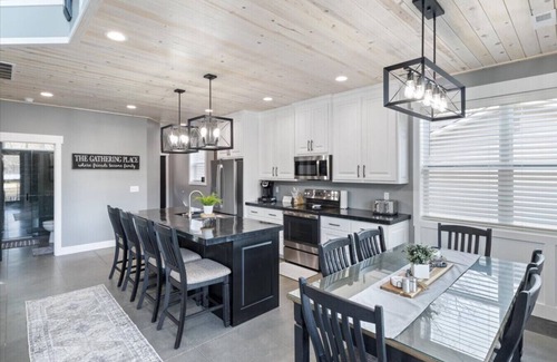 Rocky Mount House | Copper Cabin - No Wake Cove, Kayaks & Fire Pit!